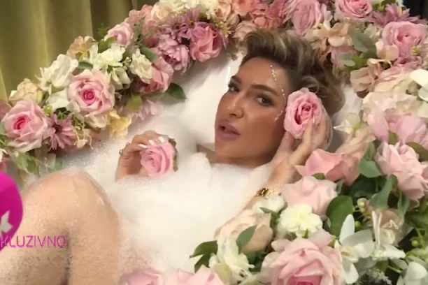 JOVANA JEREMIĆ GOLA U EMISIJI! Voditeljka kao od majke rođena u peni i cveću udarila na KOLEGINICE: Švaleri im prave decu!