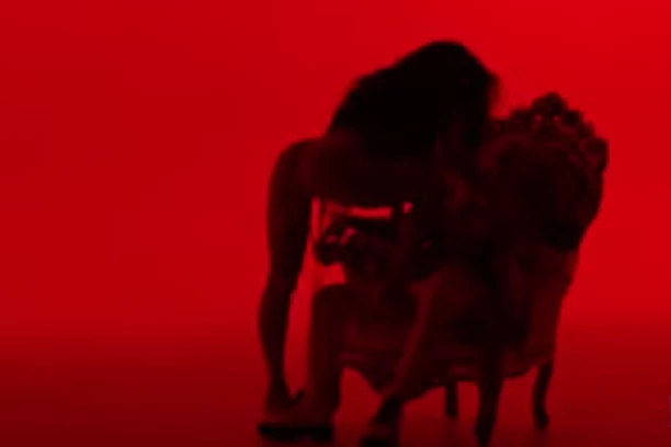 BIVŠA ZADRUGARKA LJUBI VODITELJA: Stavio FANTOMKU da ga ne vide, ona mu se UVIJA, ispala joj ZADNJICA! (VIDEO)