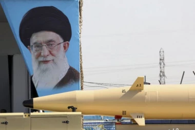 IRAN ŠIRI RAKETNI PROGRAM U INAT AMERICI: Teheran predstavio najnoviji balistički projektil DOMETA 2.000 KILOMETARA (FOTO)