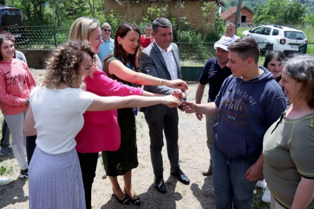 DIVAN GEST FONDACIJE HUMANA SRCA: Porodica Stojanović dobila KROV NAD GLAVOM - razlog je Nikola Jokić!