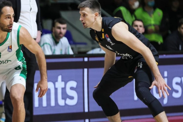 KAO GROM IZ VEDRA NEBA: Navijači u šoku - sjajni plejmejker ZAVRŠIO KARIJERU!