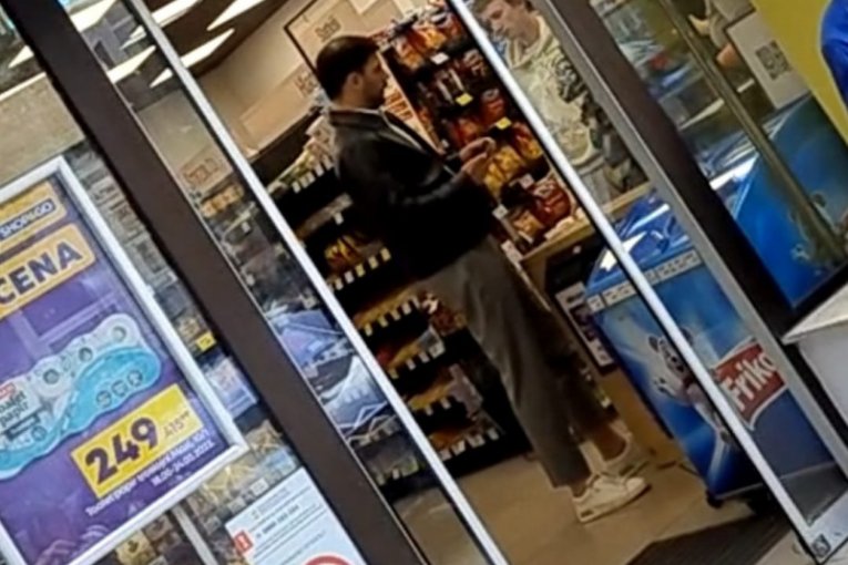 Milan Marić paparaco