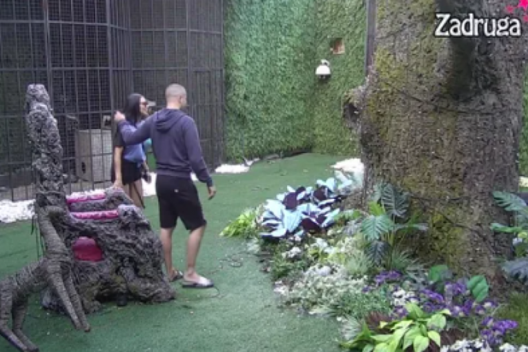 Maja Marinković i Bilal Brajlović kod Drveta mudrosti