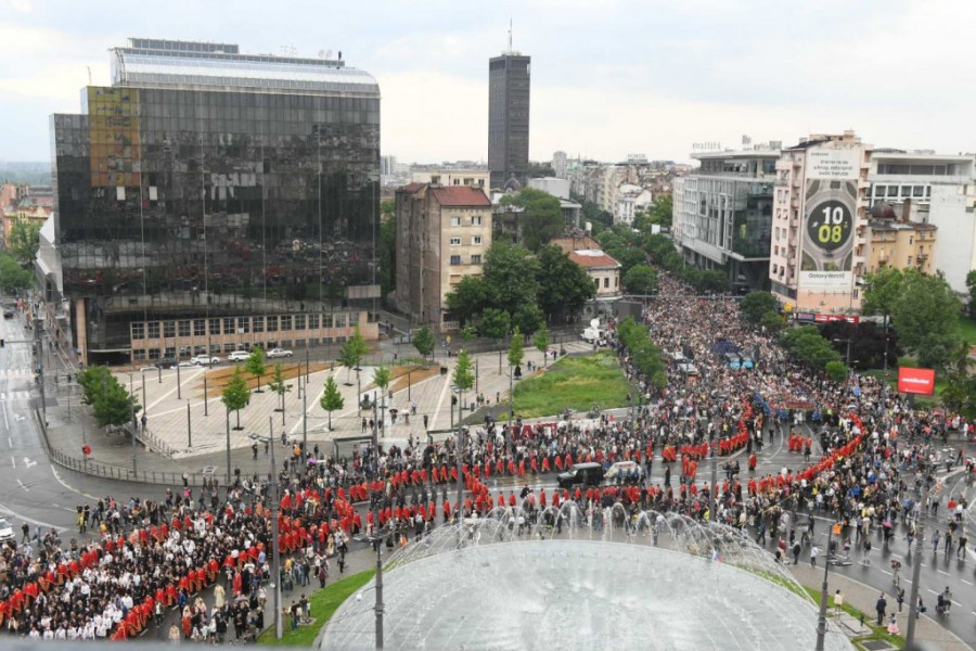 Na Trgu Slavija okupio se veliki broj vernika