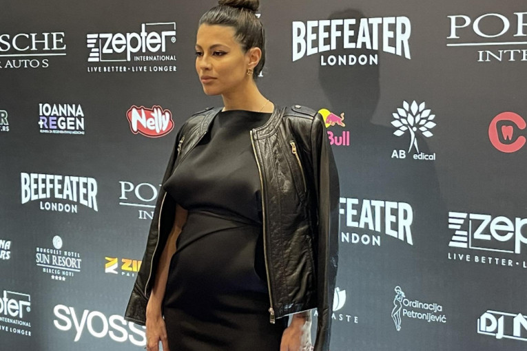 Tijana Stoisavljević na reviji Bate Spasojevića