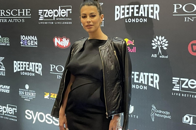 Tijana Stoisavljević na reviji Bate Spasojevića