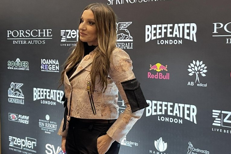 Mira Škorić  na reviji Bate Spasojevića