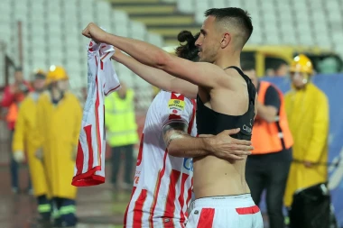 GLEDAM DA POBEDIMO, A ZVIŽDE MI! Pešić ODGOVORIO navijačima: Ma, kog špica NISU VREĐALI u Zvezdi...