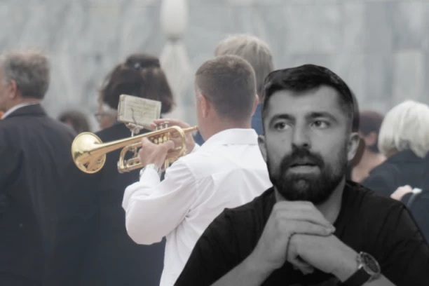 MIRKO RAŠIĆ ISPRAĆEN NA VEČNI POČINAK UZ ZVUKE TRUBE! Potresne scene na groblju, sahranjen poznati jutjuber! (FOTO)