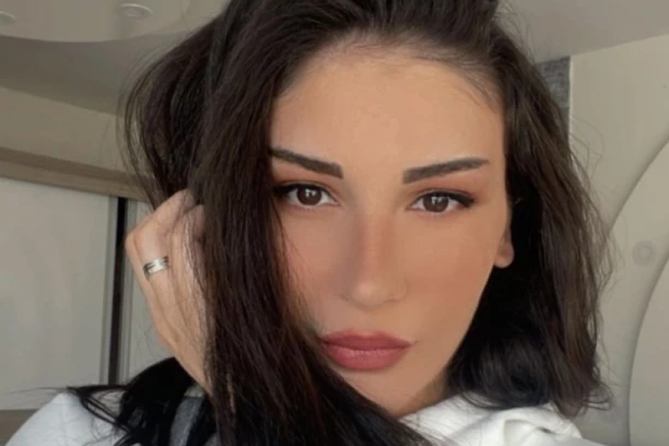"REKLI SU MI DA SE NIKAD NE UDAJEM ZA SRBINA" Žena iz Turske išla glavom kroz zid, danas sa svekrvom pije rakiju, ali na jednu stvar nikako da se navikne! (FOTO/VIDEO)