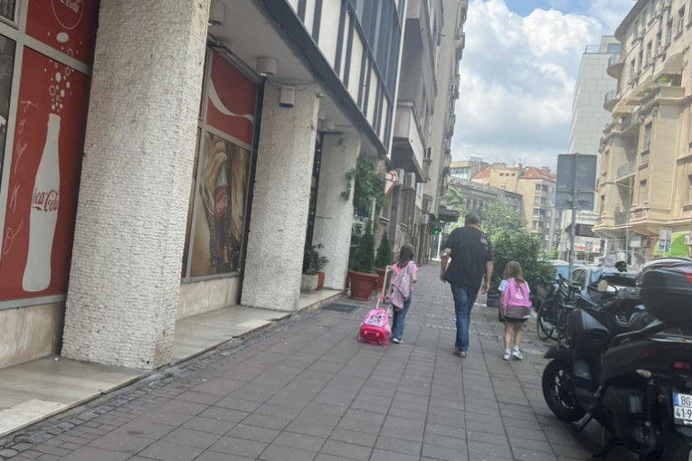 Marko Kon sa ćerkom i njenom drugaricom