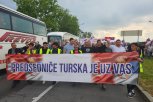 PREDSEDNIČE, TURSKA JE UZ VAS: Radnici iz Turske na skupu podržali Vučića