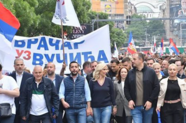SRBIJA NE SME DA STANE: Više od 4.000 ljudi krenulo je sa Vračara na veliki narodni skup "Srbije nade"