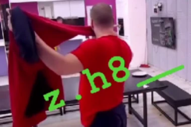 ZVEZDAN OSETIO SOPSTVENI SMRAD, PA SE UNERVOZIO: Hitno krenuo po vlažne maramice i shvatio da ima problem!