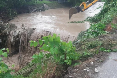 VODENA BUJICA NOSILA SVE PRED SOBOM! Katastrofa u užičkim selima nakon nevremena, meštani ODSEČENI OD SVETA! (FOTO)