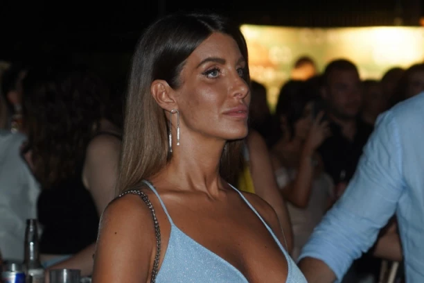 "NE BIH GA MENJALA NI ZA STO ZDRAVIH!" Potresna ispovest Jelene Radanović tera suze na oči, ovako je počela njena borba za sina s autizmom!