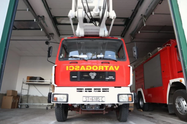 BUKNUO POŽAR U GUSTOJ BOROVOJ ŠUMI: Vatrogasci se bore sa vatrenom stihijom, situacija još uvek nije pod kontrolom