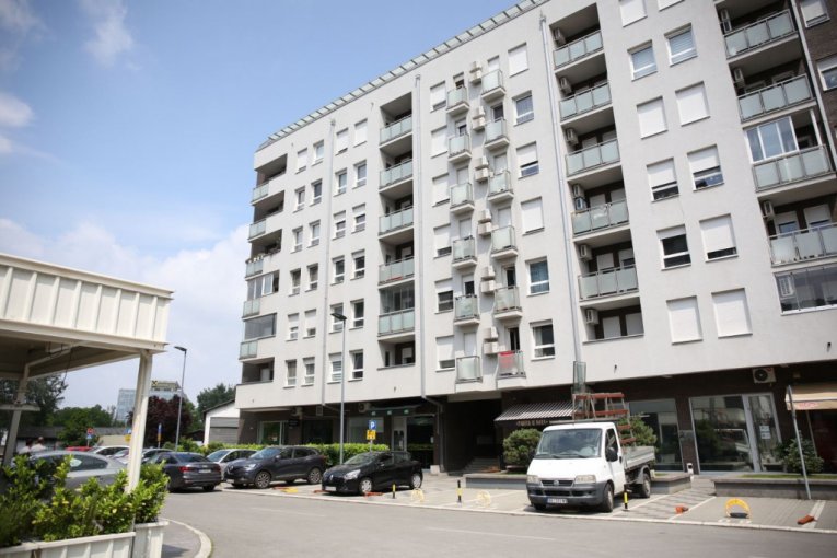 Zgrada u kojoj se kriju Zvezdan i Anđela