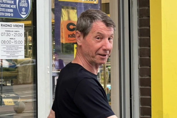 MOKA ZBOG ZVEZDANOVE DISKVALIFIKACIJE IZAŠAO IZ BOLNICE! Hramlje na jednu nogu i kupuje za sina i snajku: Sad sam Kićanović! (VIDEO)