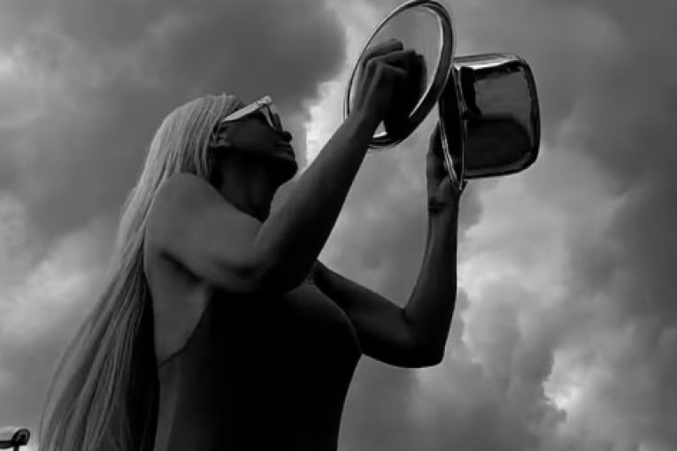 Jelena Karleuša priziva kišu i proziva Seku Aleksić