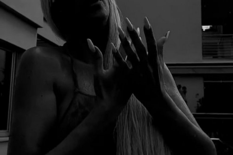 Jelena Karleuša priziva kišu i proziva Seku Aleksić