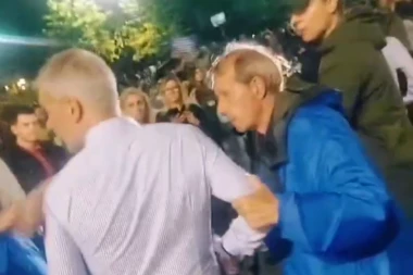 OBEZBEĐENJE N1 HTELO DA SE OBRAČUNA SA POSLANIKOM JERKOVIĆEM: Incident na protestu opozicije