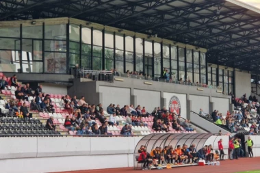 BIVŠI SUPERLIGAŠKI DUEL ZAVRŠEN BEZ VEĆIH UZBUĐENJA: Sloboda je slavila na zatvaranju sezone protiv Mačve golom "sa kreča" na samom startu meča! (VIDEO)