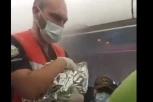 BEBU UVILI U FOLIJU! Nestvaran snimak porođaja u avionu! LETILICA HITNO PRIZEMLJENA, A EVO ČIJE DRŽAVLJANSTVO ĆE IMATI NOVOROĐENČE! (VIDEO)