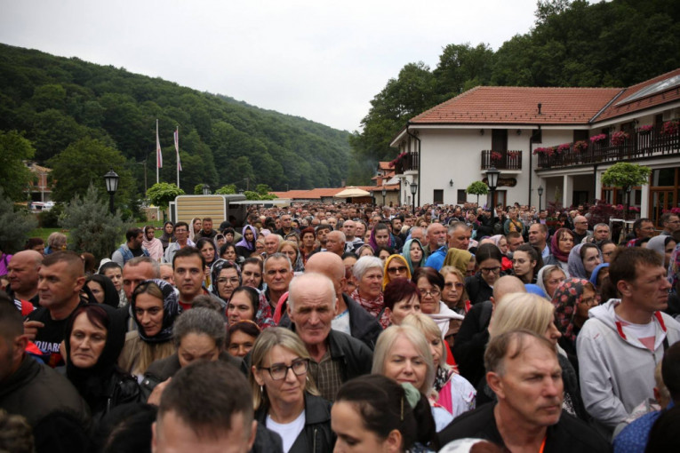 Došli vernici u Tumane