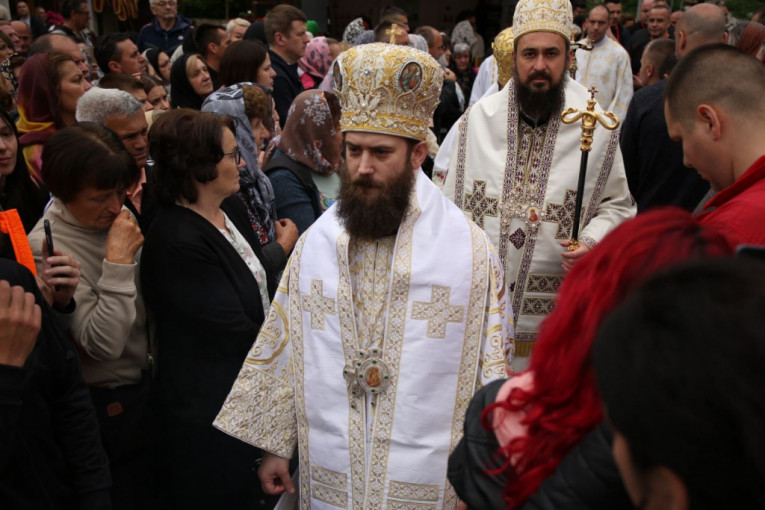 Sveštenik koji je služio službu