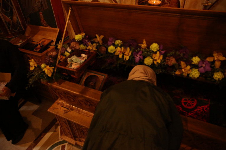 Naklon moštima sveca