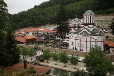 BOŽJA SVETLOST NAD SVETINJOM! ČITAJTE U SRPSKOM TELEGRAFU!