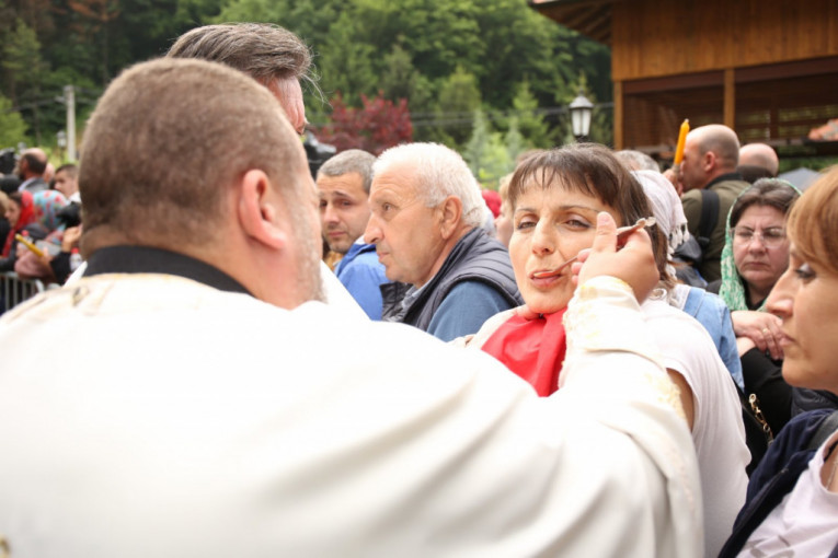 Pričest u manastoru