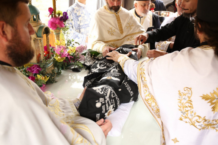 Prenos moštiju sveca