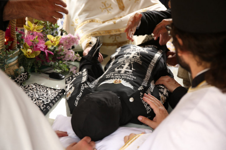 Prenos moštiju sveca Zosima