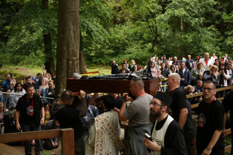 Mošti svetog Zosima se prenose