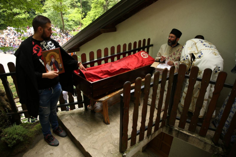 Sveštenici i sveti Zosim