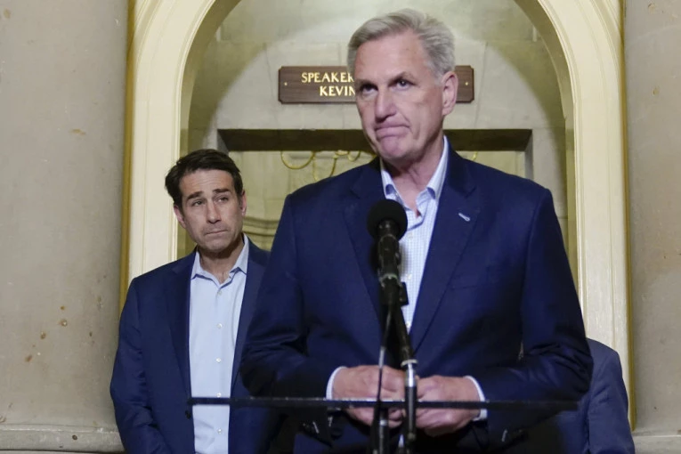 MEKARTI SKINUT S FUNKCIJE: Nakon neizvesnog glasanja smenjen s mesta predsednika Predstavničkog doma SAD