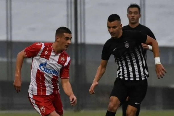 PEČAT NA TRIJUMFALNU GODINU: Bek "romantičara" pred poslednji meč u sezoni nema dilemu! (FOTO GALERIJA)