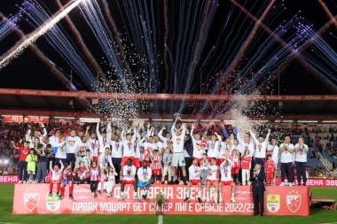 FEŠTA NA MARAKANI: Crvena zvezda krunisana peharom šampiona Srbije! (VIDEO)