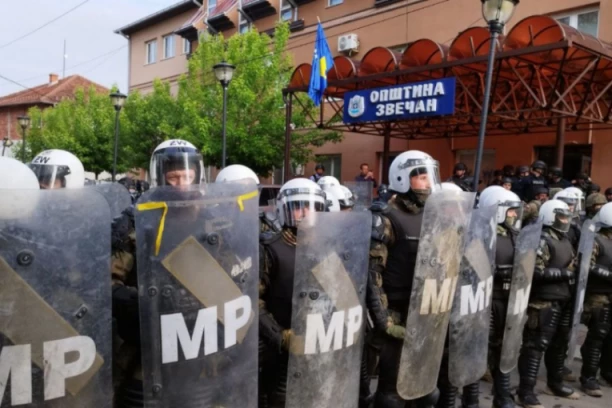 UHAPŠENI DUŠAN OBRENOVIĆ U ZVEČANU IZUBIJAN OD BATINA! Kurtijevi policajci mu zadali stravične povrede! ADVOKAT MOLI DA MU SE POMOGNE!