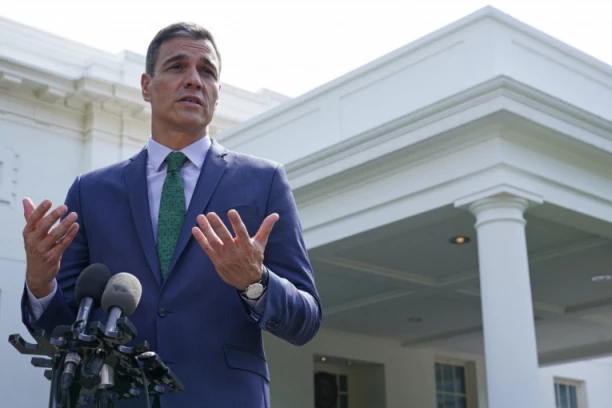 POLITIČKI CUNAMI U ŠPANIJI! Dan nakon debakla na lokalnim izborima premijer Sančez obavestio kralja da je raspustio parlament i zakazao VANREDNE IZBORE (FOTO, VIDEO)