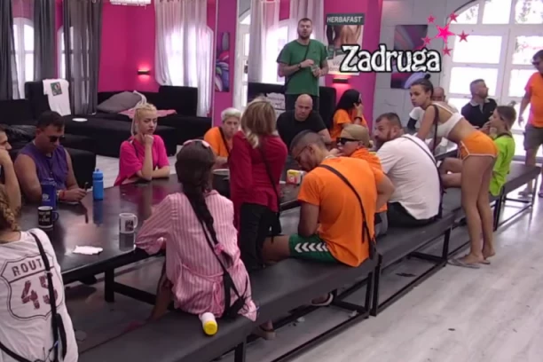 POTPUNI RUSVAJ U ZADRUZI NAKON SAOPŠTENJA PRODUKCIJE: Zadrugari napravili haos za crnim stolom! (VIDEO)