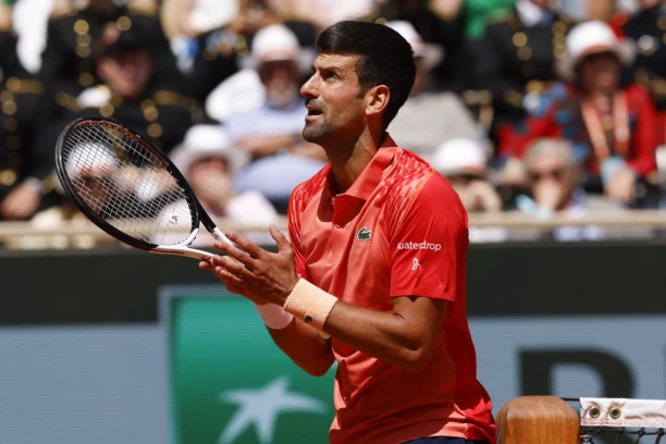 ISPLIVAO SNIMAK! Evo kako su huligani uništili Đokovićev mural u Orahovcu! Da li će policija REAGOVATI? (VIDEO)