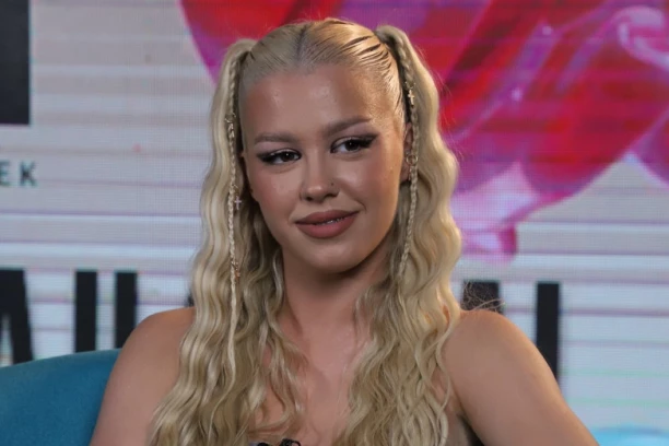 "RODITELJI SU SE NAVIKLI NA MOJU ZADNJICU" Ema Radujko se zbunila na pitanje o CENI, pa odbila da priča o FUDBALERU!