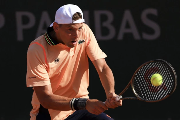 SPALA KNJIGA NA TRI SLOVA! Amerikanac PREJAK za Krajinovića!