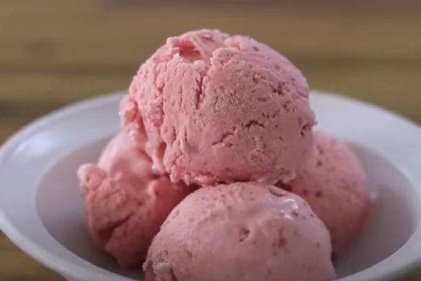 SLADOLED SA KOKOSEVIM MLEKOM: Ako ovu ZDRAVU poslasticu niste probali, napravite je još danas jer se nećete pokajati!