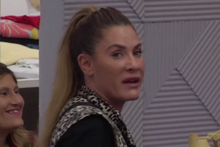 Ana Ćurčić operacije