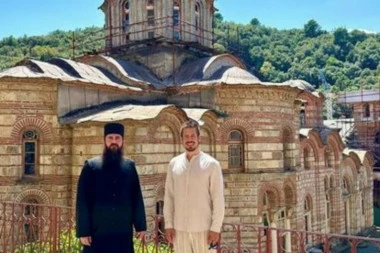 "HILANDAR SE MOLI ZA CEO SRPSKI NAROD": Nikola Rokvić emotivnom porukom, rasplakao Srbiju - Nije vreme da se delimo!