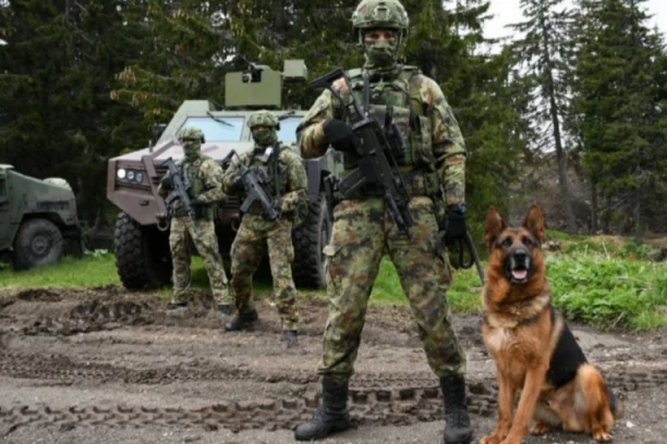 Mojsilović obišao deo snaga Vojske Srbije